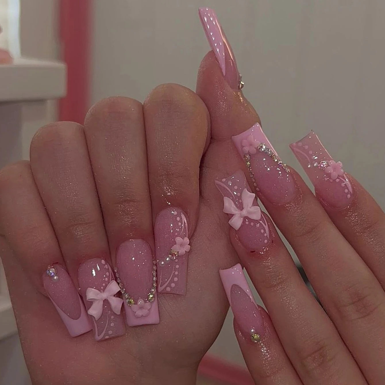 THESA Fleur Chain Couture Coffin Press-On Nail Set (24-Piece)